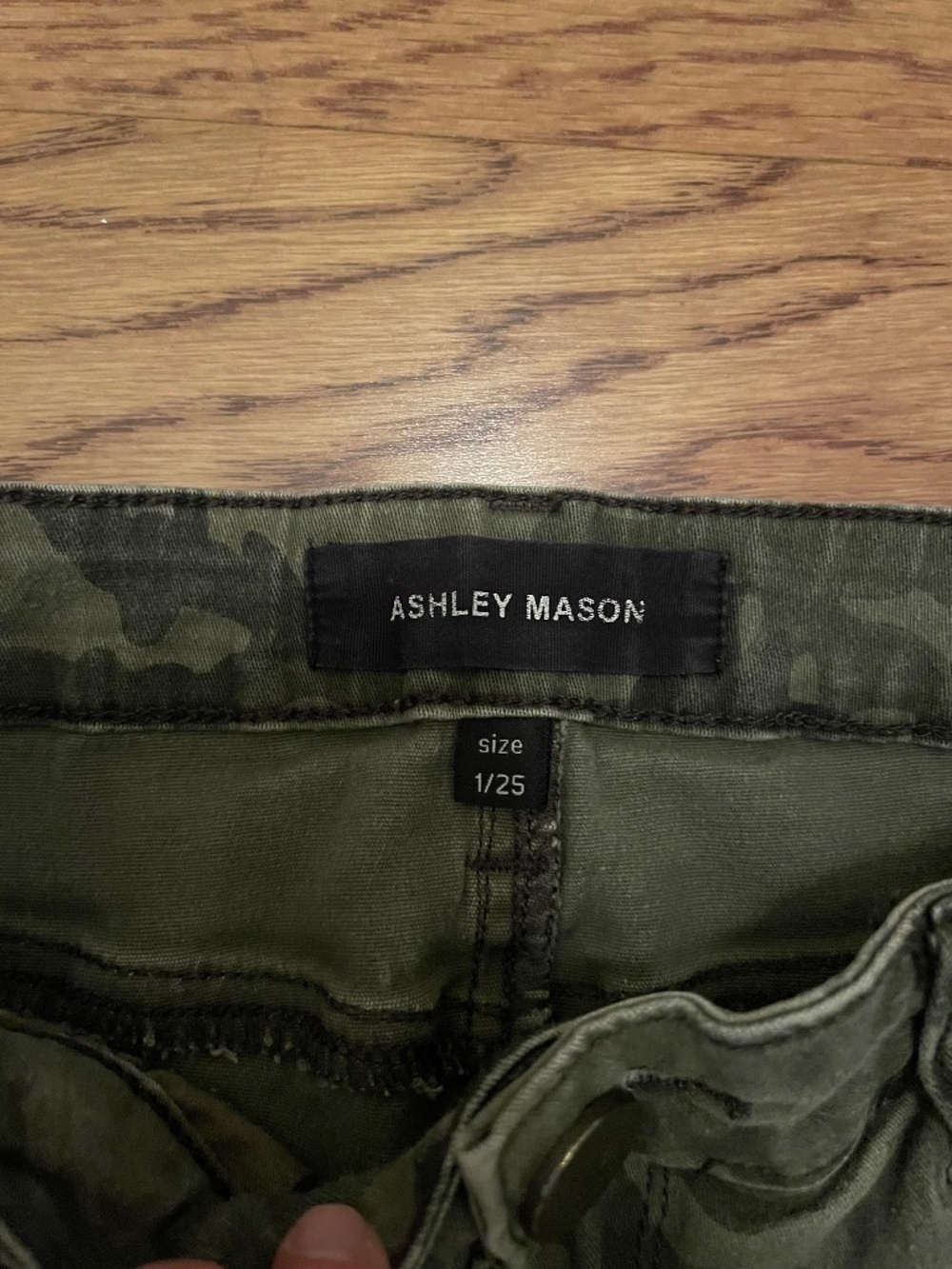 Ashley Mason Pants Junior Size 1/25 Camo Cargo Jeans Zip Pockets Size 1/25 - Picture 2 of 12